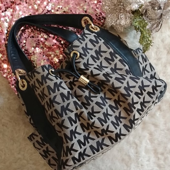 Michael Kors Handbags - Michael Kors Hobo shoulder bag